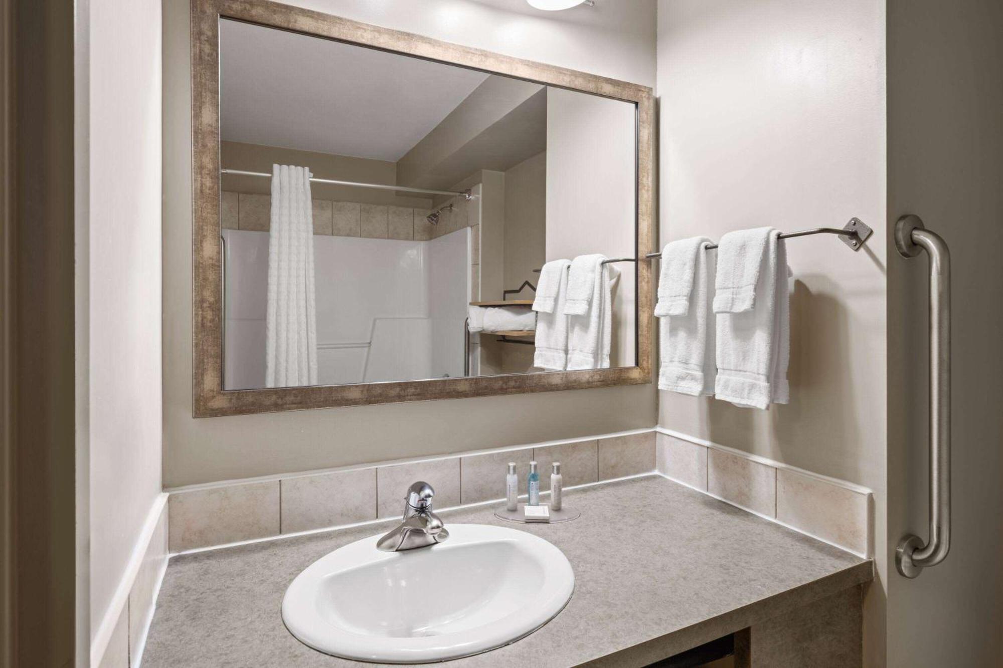Travelodge By Wyndham Fort Mcmurray Dış mekan fotoğraf