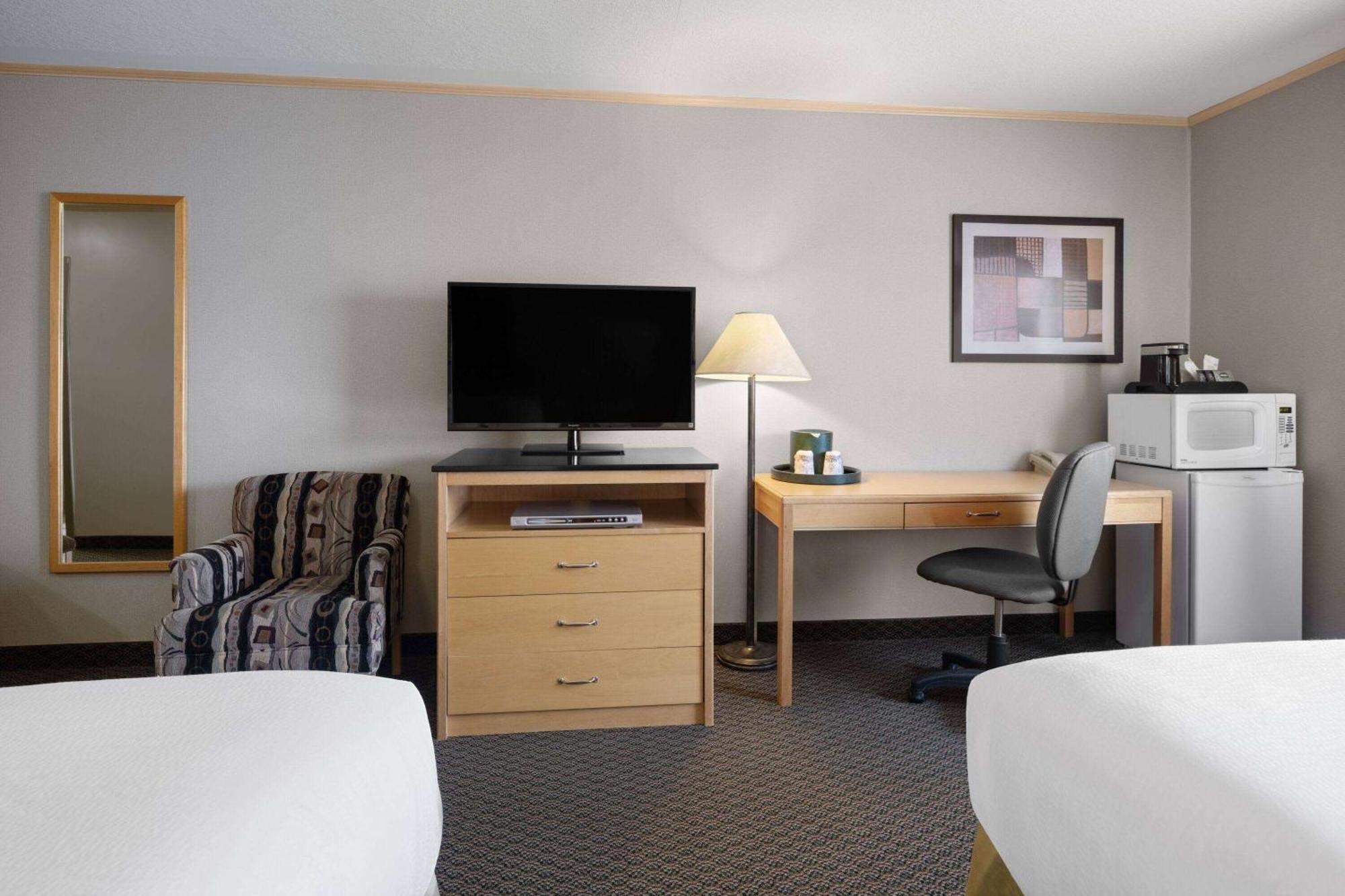 Travelodge By Wyndham Fort Mcmurray Dış mekan fotoğraf
