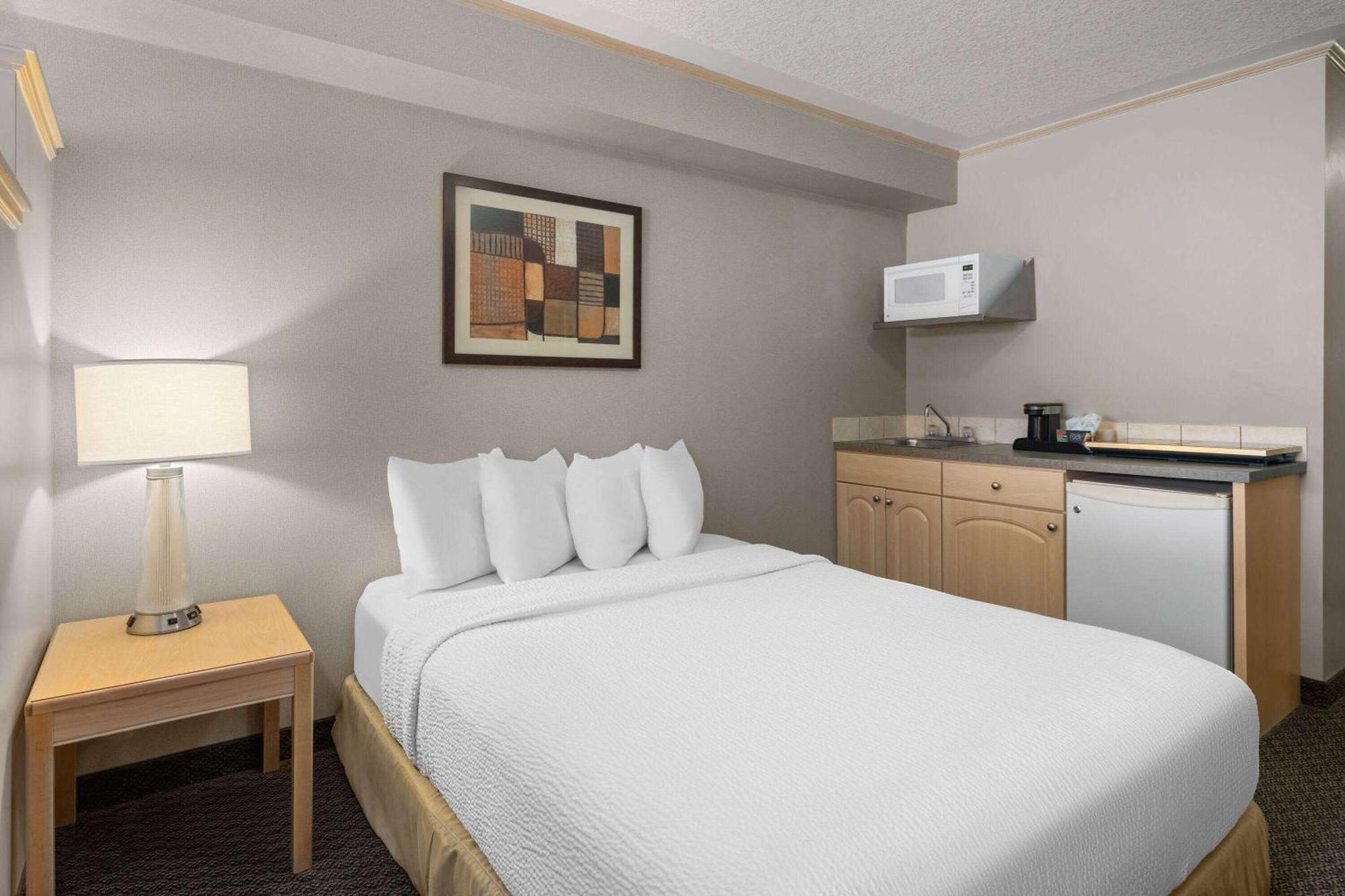 Travelodge By Wyndham Fort Mcmurray Dış mekan fotoğraf