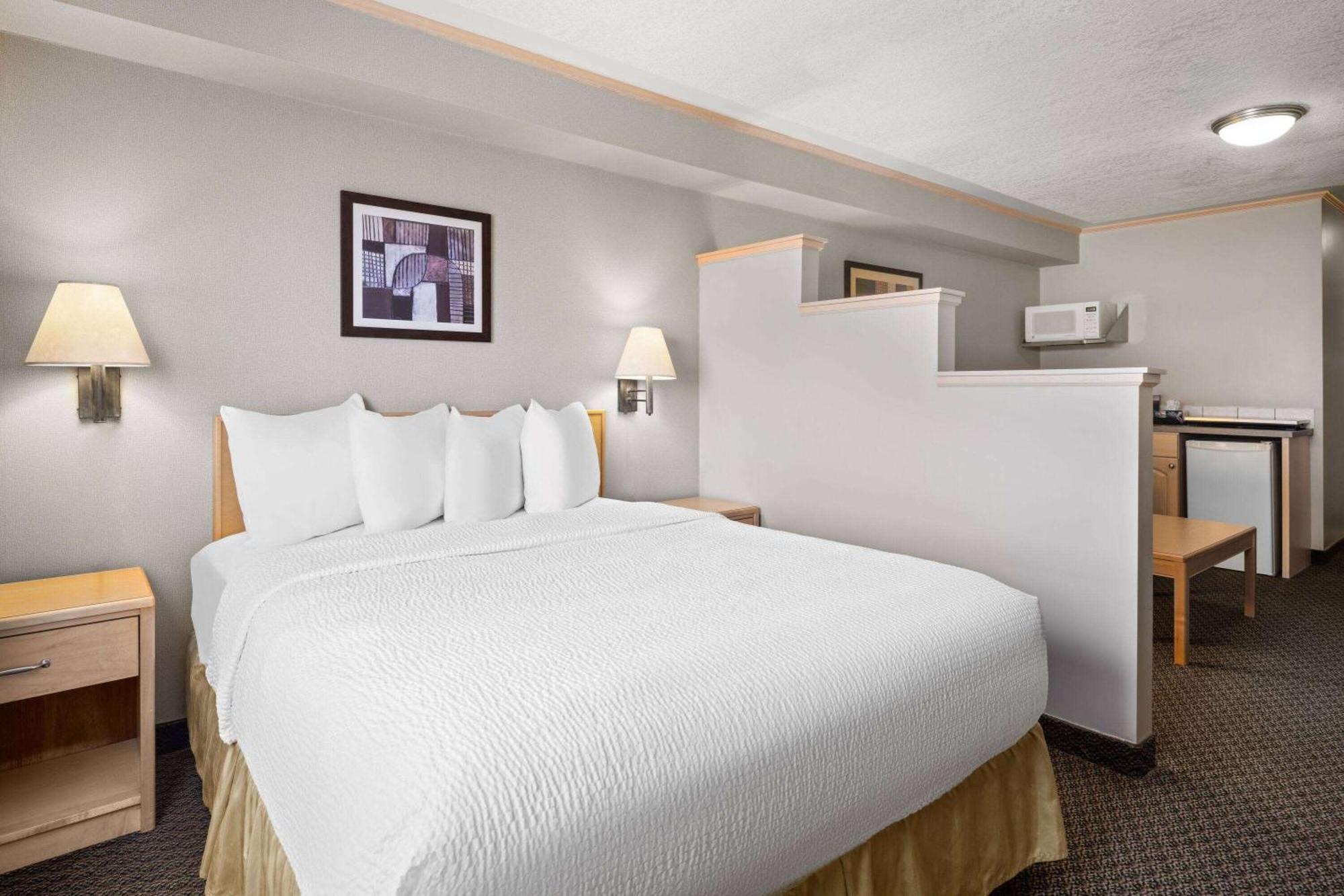 Travelodge By Wyndham Fort Mcmurray Dış mekan fotoğraf