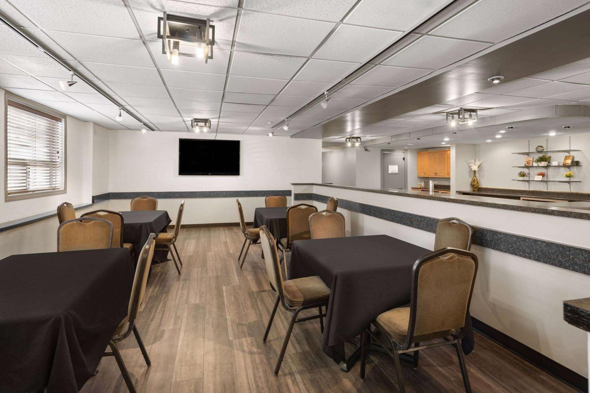Travelodge By Wyndham Fort Mcmurray Dış mekan fotoğraf
