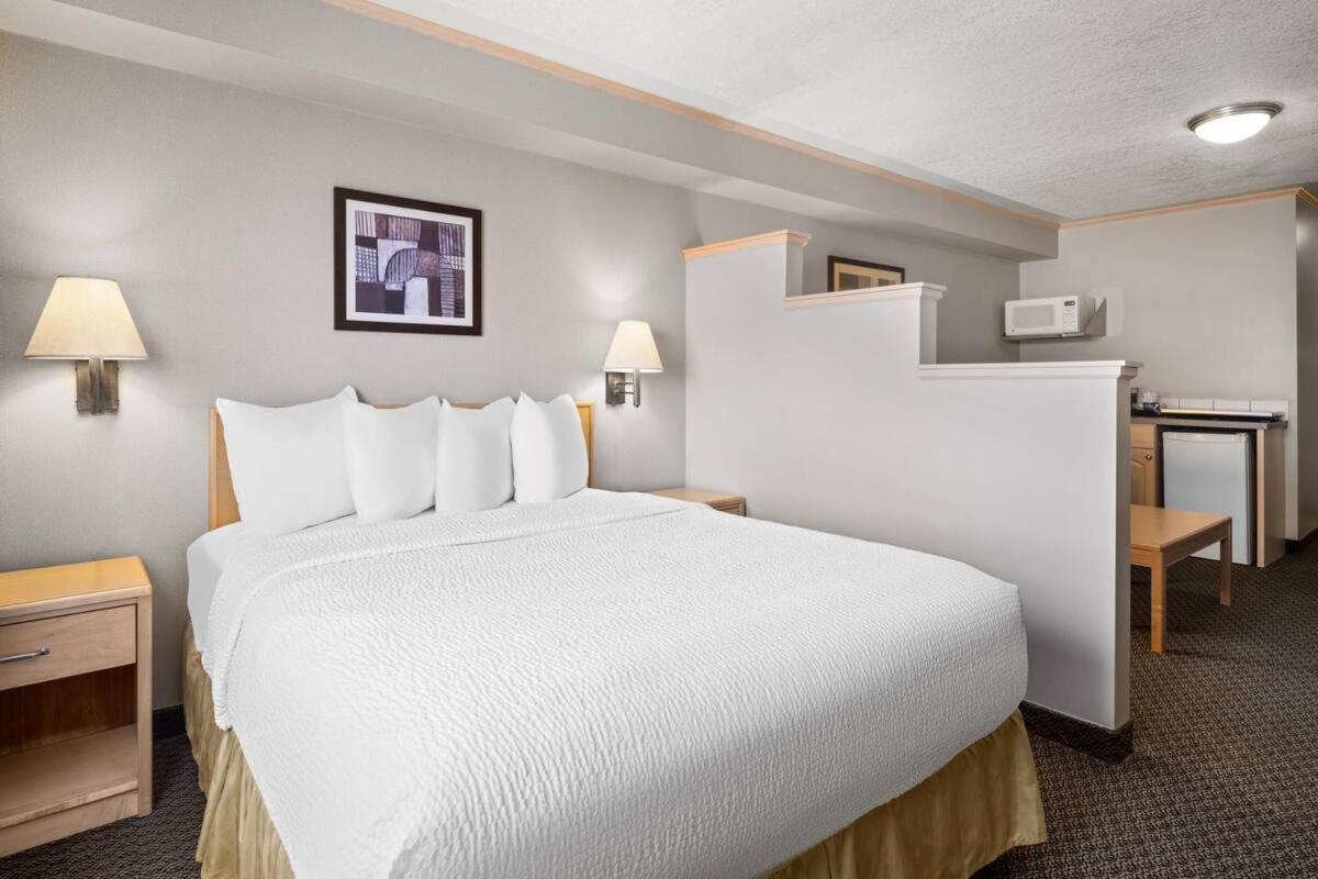 Travelodge By Wyndham Fort Mcmurray Dış mekan fotoğraf