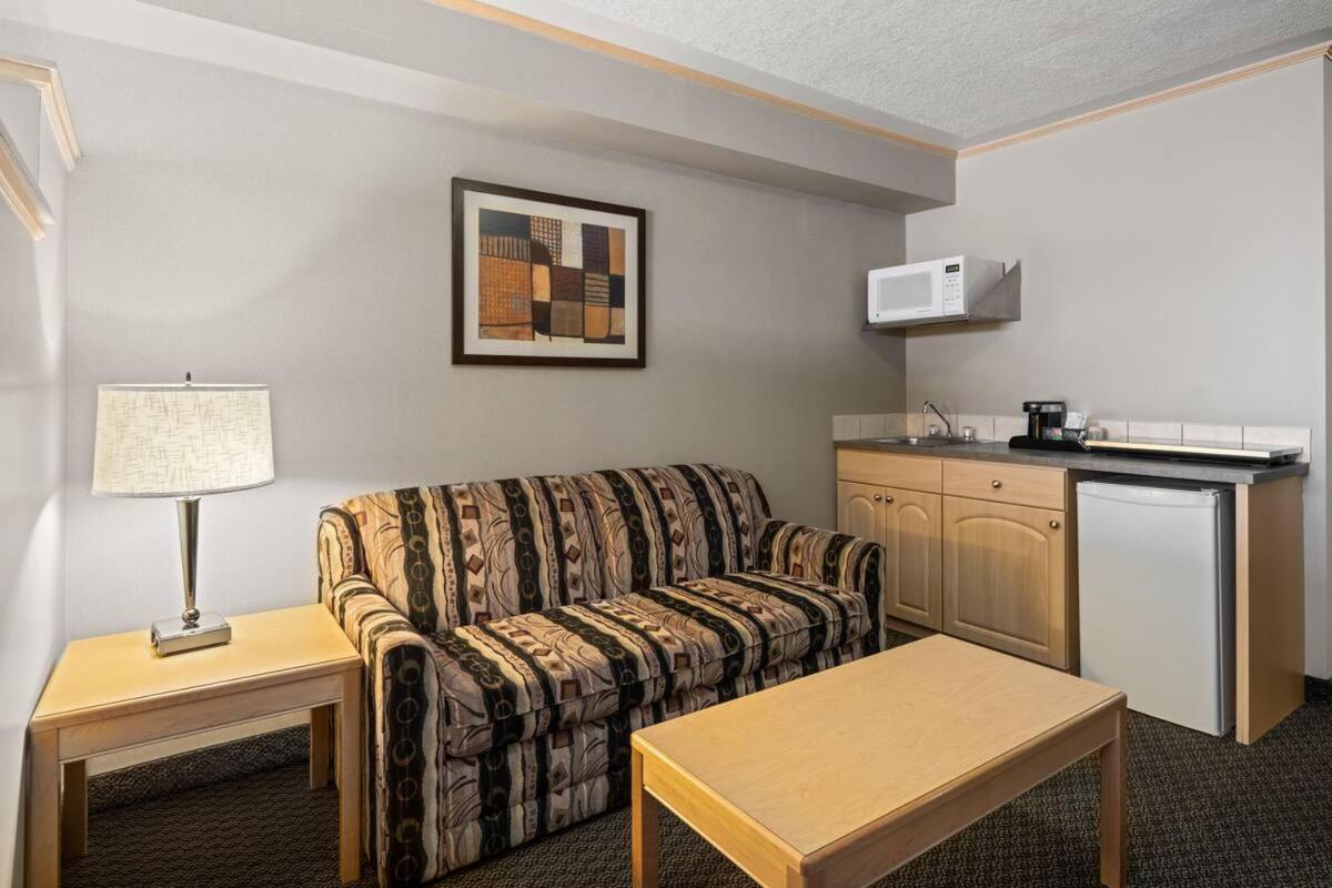 Travelodge By Wyndham Fort Mcmurray Dış mekan fotoğraf