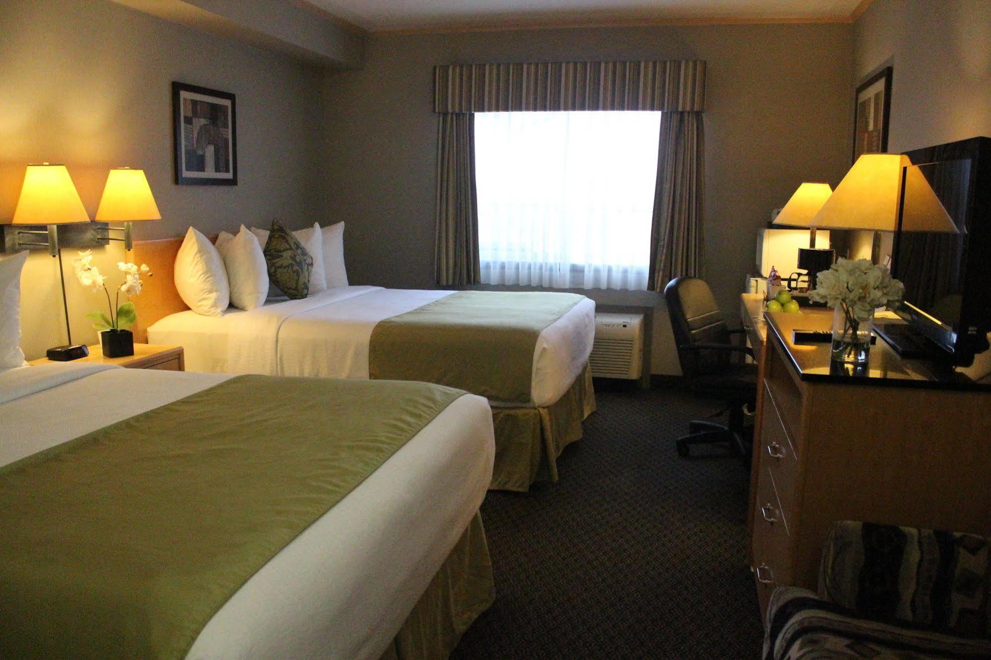 Travelodge By Wyndham Fort Mcmurray Dış mekan fotoğraf