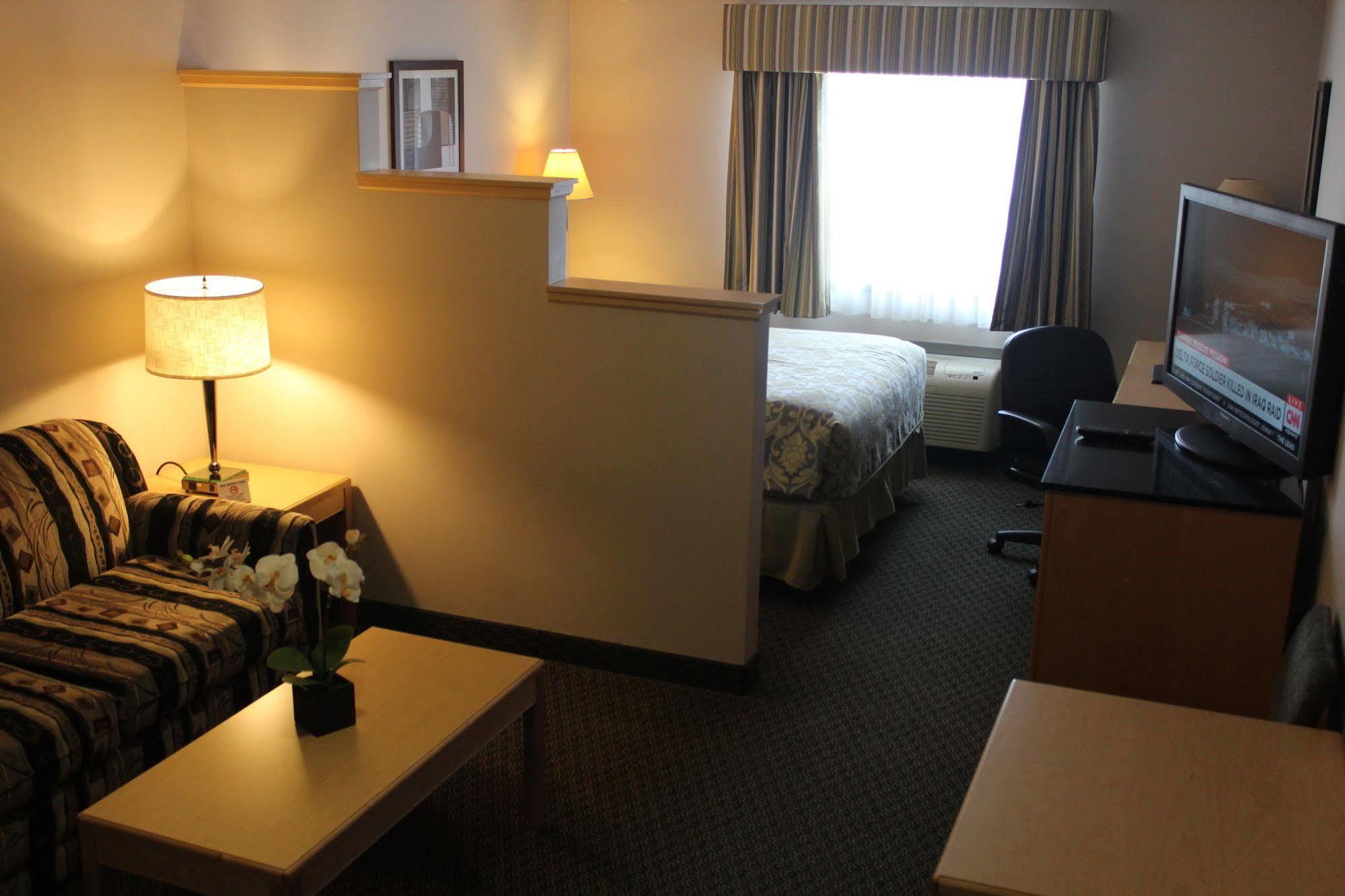 Travelodge By Wyndham Fort Mcmurray Dış mekan fotoğraf